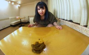 【素人】カメラに向けて排便・排尿を見られて興奮する性癖の美少女